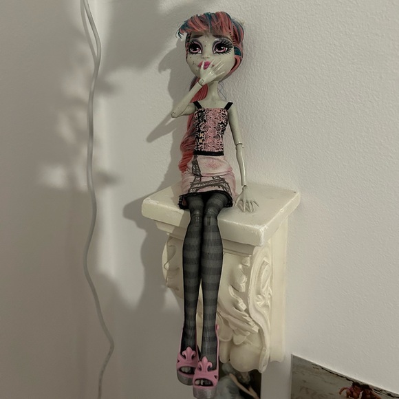 Monster High Doll Scaris Rochelle Goyle Travel Doll (G1) - Picture 4 of 6